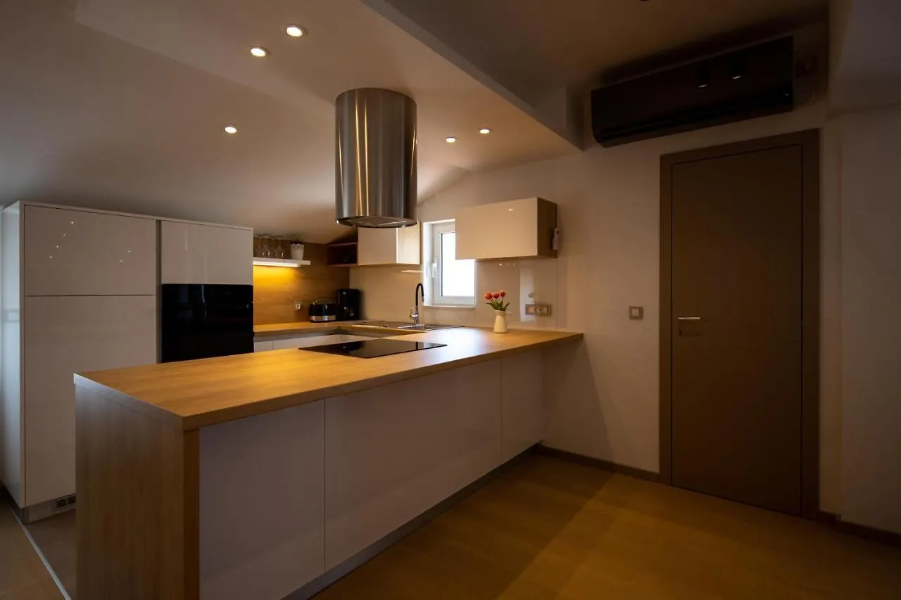 Lumaja Luxury Apartman Biograd Na Moru Apartamento