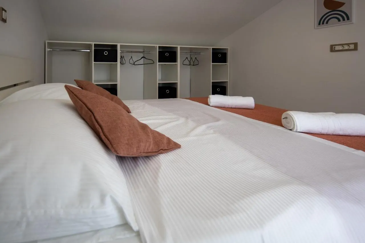 Lumaja Luxury Apartman Biograd Na Moru Croácia
